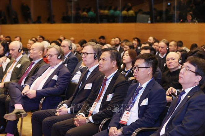 Le Premier ministre assiste à un Forum d’affaires Vietnam-Luxembourg ảnh 2 Le Premier ministre assiste à un Forum d’affaires Vietnam-Luxembourg ảnh 2