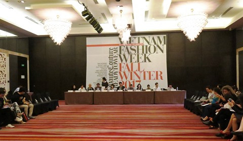 Hanoï : praticité et simplicité à la Semaine de la mode automne-hiver 2017 ảnh 1