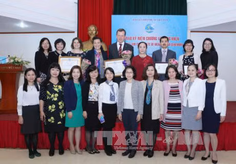 Des experts vietnamiens et étrangers à l’honneur ảnh 1 Des experts vietnamiens et étrangers à l’honneur ảnh 1