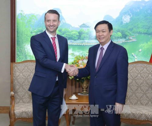 Le vice-PM Vuong Dinh Hue rencontre des diplomates étrangers ảnh 2 Le vice-PM Vuong Dinh Hue rencontre des diplomates étrangers ảnh 2