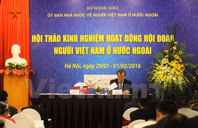 Colloque sur les activités d'associations des Vietnamiens à l’étranger ảnh 1
