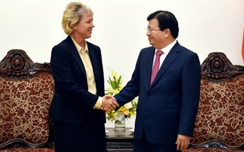 Le vice-Premier ministre Trinh Dinh Dung reçoit une représentante du groupe Siemens ảnh 1 Le vice-Premier ministre Trinh Dinh Dung reçoit une représentante du groupe Siemens ảnh 1