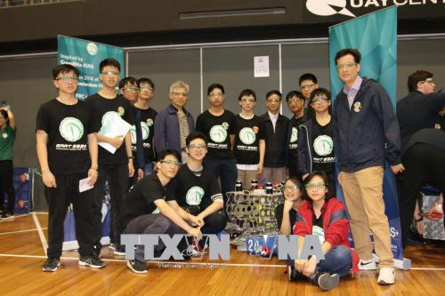 Des étudiants vietnamiens font preuve de créativité dans la fabrication de robots ảnh 1 Des étudiants vietnamiens font preuve de créativité dans la fabrication de robots ảnh 1