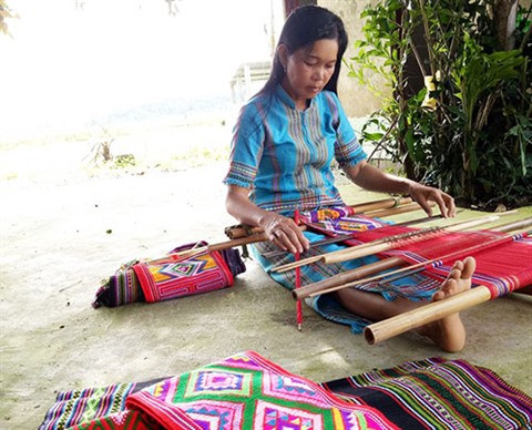 Préserver le tissage de brocatelle de Tà Lài ảnh 1 Préserver le tissage de brocatelle de Tà Lài ảnh 1