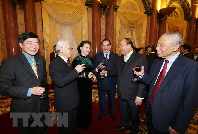 Rencontre d’anciens dirigeants à l’occasion du Nouvel an lunaire ảnh 1 Rencontre d’anciens dirigeants à l’occasion du Nouvel an lunaire ảnh 1
