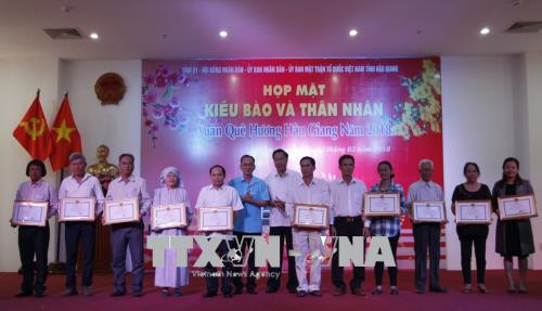 Rencontre avec des Viet kieu à l'occasion du Nouvel An lunaire ảnh 1 Rencontre avec des Viet kieu à l'occasion du Nouvel An lunaire ảnh 1