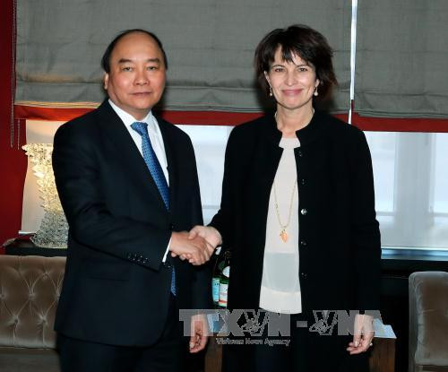 Activités du PM Nguyen Xuan Phuc en marge de la Conférence FEM 2017 ảnh 1 Activités du PM Nguyen Xuan Phuc en marge de la Conférence FEM 2017 ảnh 1