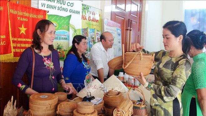 Opportunités pour les entreprises vietnamiennes et laotiennes de présenter leurs produits ảnh 1 Opportunités pour les entreprises vietnamiennes et laotiennes de présenter leurs produits ảnh 1
