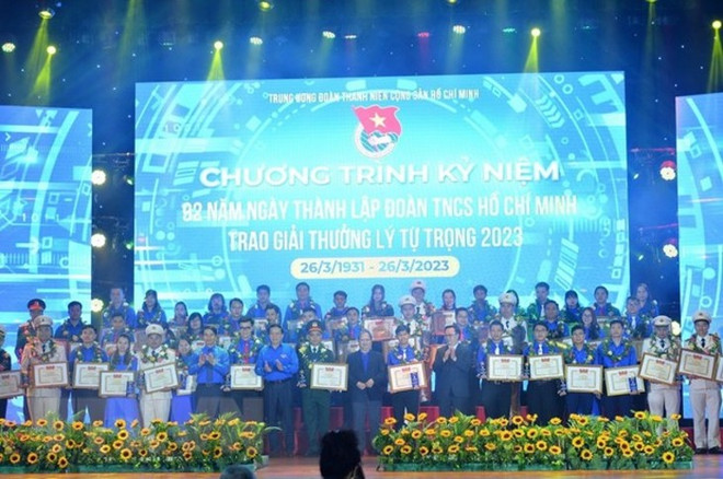 Prix Ly Tu Trong 2023: 100 cadres de l’Union de la jeunesse communiste Hô Chi Minh honorés ảnh 1 Prix Ly Tu Trong 2023: 100 cadres de l’Union de la jeunesse communiste Hô Chi Minh honorés ảnh 1