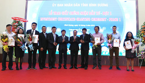 Binh Duong remet la licence à 19 projets d’investissement ảnh 1 Binh Duong remet la licence à 19 projets d’investissement ảnh 1