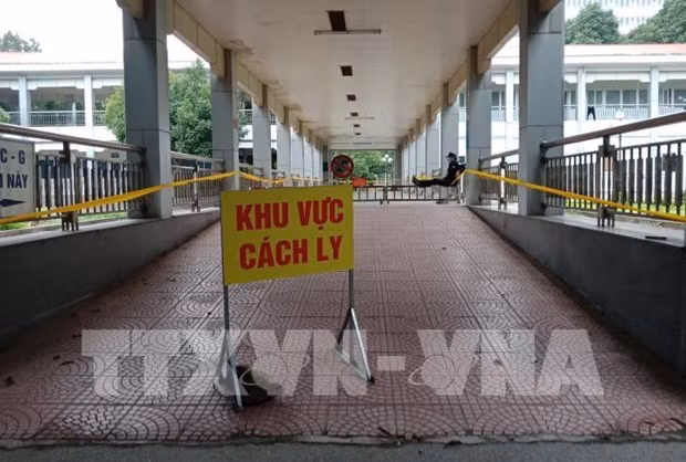 COVID-19 : trois nouveaux cas importés détectés lundi ảnh 1