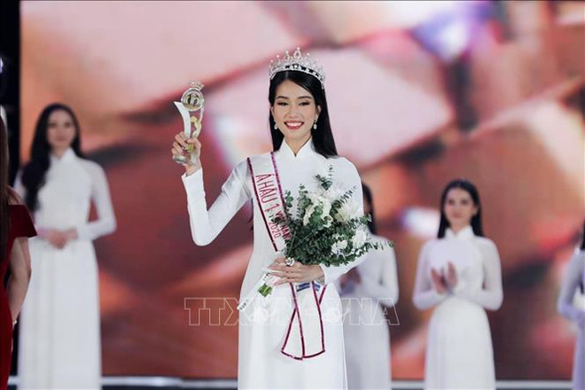 Miss Vietnam 2020 : Đô Thi Hà, nouvelle reine de la beauté du Vietnam ảnh 1