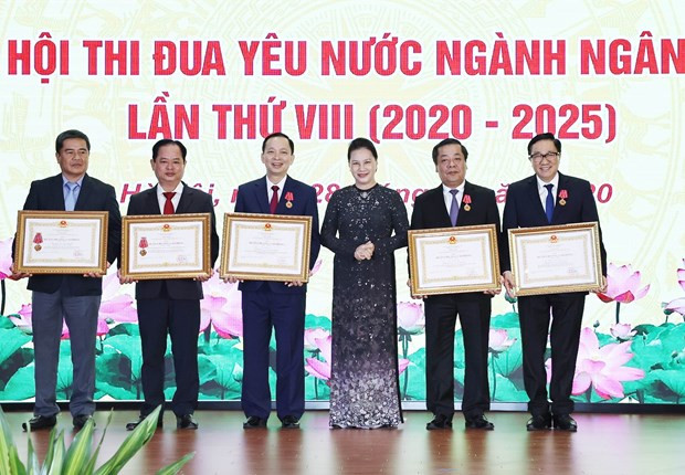 La présidente de l’AN au 8e Congrès d’émulation patriotique du secteur bancaire ảnh 1 La présidente de l’AN au 8e Congrès d’émulation patriotique du secteur bancaire ảnh 1