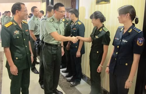 Vietnam-Chine : renforcement des échanges entre de jeunes officiers ảnh 1
