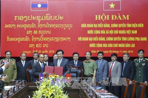 Dien Bien et trois provinces septentrionales du Laos scellent leur coopération ảnh 1 Dien Bien et trois provinces septentrionales du Laos scellent leur coopération ảnh 1