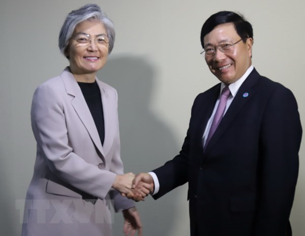 Le vice-PM Pham Binh Minh rencontre ses homologues en marge de l'AMM-51 ảnh 1 Le vice-PM Pham Binh Minh rencontre ses homologues en marge de l'AMM-51 ảnh 1
