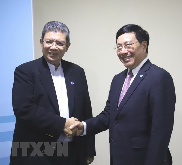 Le vice-PM Pham Binh Minh rencontre ses homologues en marge de l'AMM-51 ảnh 4 Le vice-PM Pham Binh Minh rencontre ses homologues en marge de l'AMM-51 ảnh 4