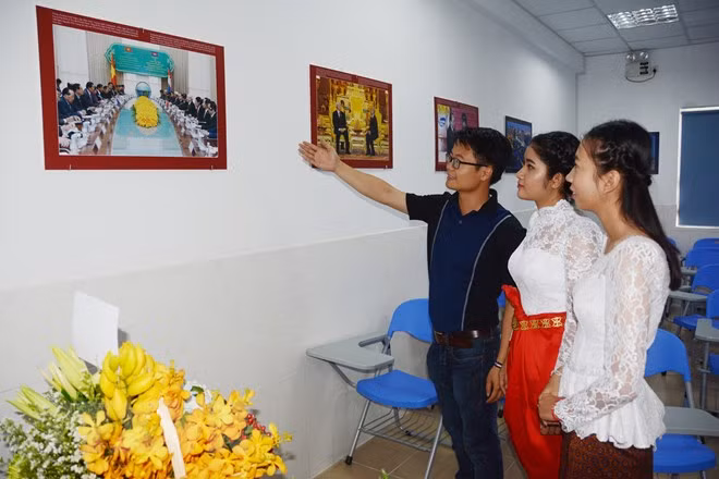 Inauguration d’un espace vietnamien au sein de l’Université du Cambodge ảnh 1