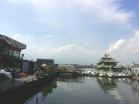 Hanoï interdit les activités commerciales sur le lac de l’Ouest ảnh 1 Hanoï interdit les activités commerciales sur le lac de l’Ouest ảnh 1