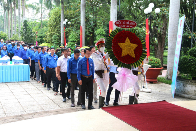 Diverses activités célébrant le 132e anniversaire du Président Ho Chi Minh à travers le pays ảnh 4 Diverses activités célébrant le 132e anniversaire du Président Ho Chi Minh à travers le pays ảnh 4