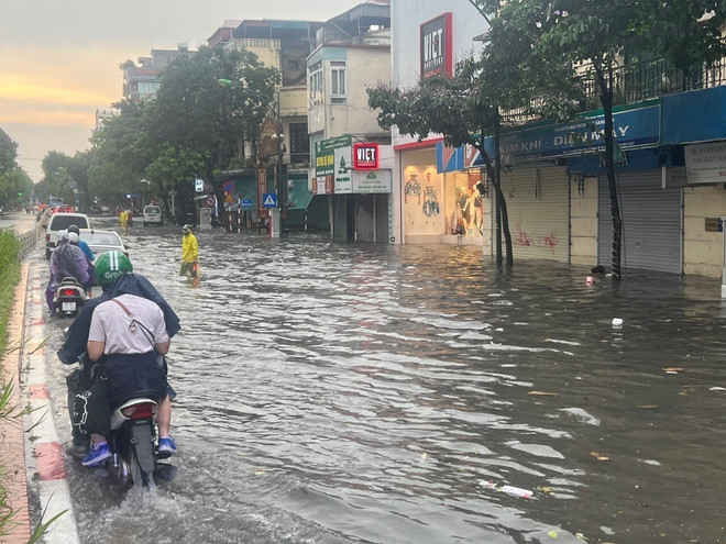 Pluies record à Hanoï: risques de grêle et d'inondations ảnh 2 Pluies record à Hanoï: risques de grêle et d'inondations ảnh 2