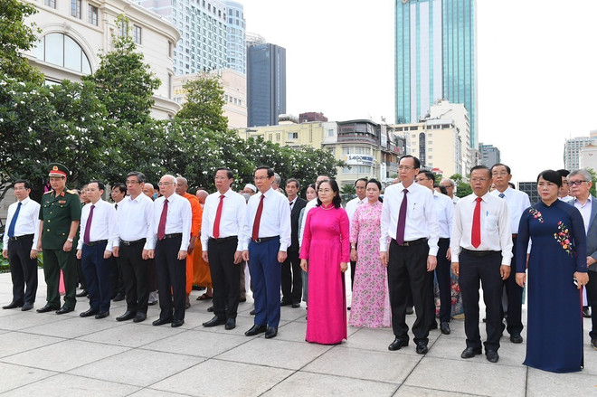 Diverses activités célébrant le 132e anniversaire du Président Ho Chi Minh à travers le pays ảnh 1 Diverses activités célébrant le 132e anniversaire du Président Ho Chi Minh à travers le pays ảnh 1