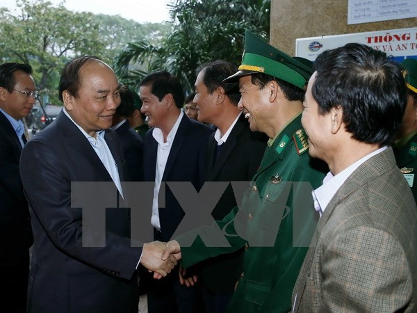 Le PM au port de Da Nang et au Centre de sauvetage de la 2e zone maritime ảnh 1 Le PM au port de Da Nang et au Centre de sauvetage de la 2e zone maritime ảnh 1