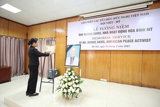 Commémoration de l’activiste américain pour la paix Rennie Davis ảnh 1 Commémoration de l’activiste américain pour la paix Rennie Davis ảnh 1