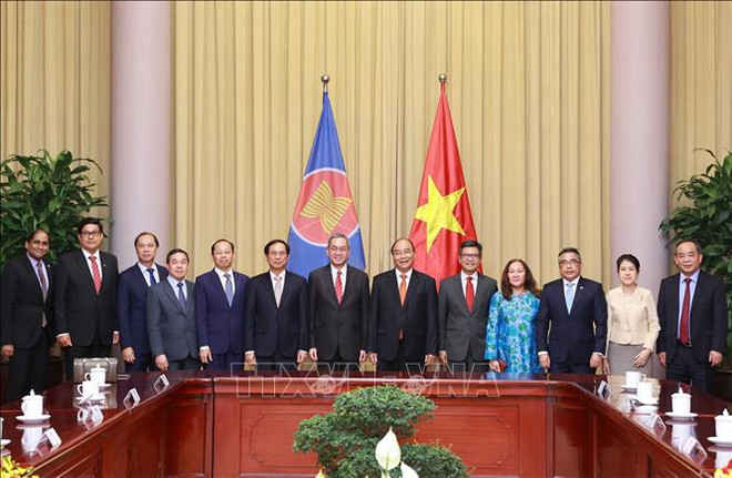 Le président Nguyen Xuan Phuc reçoit des diplomates des pays de l’ASEAN ảnh 1 Le président Nguyen Xuan Phuc reçoit des diplomates des pays de l’ASEAN ảnh 1