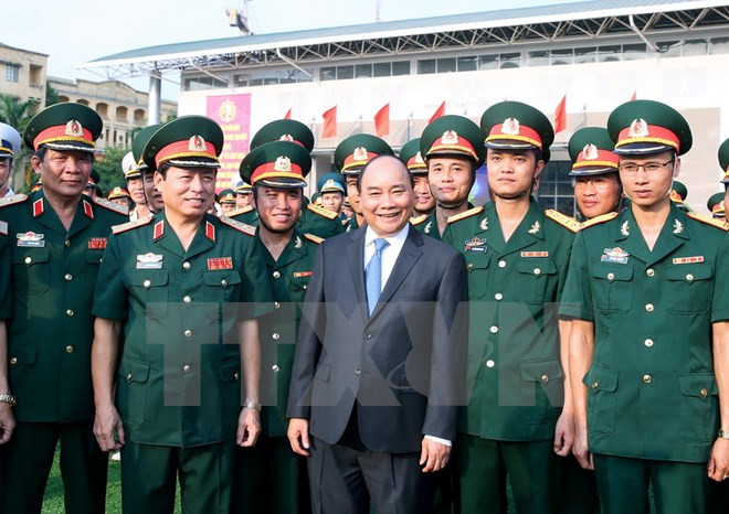 Le PM engage l’Académie politique à améliorer la qualité de la formation ảnh 1