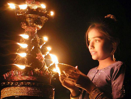 Diwali, la fête hindoue des lumières, célébrée à Hanoi ảnh 1 Diwali, la fête hindoue des lumières, célébrée à Hanoi ảnh 1