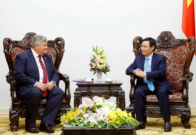 Le Royaume-Uni invité à participer au processus de restructuration économique du Vietnam ảnh 1 Le Royaume-Uni invité à participer au processus de restructuration économique du Vietnam ảnh 1