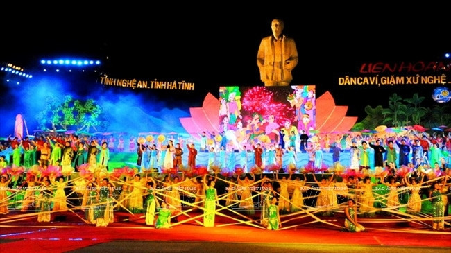 Festival du chant folklorique "vi" et "giam" de Nghê Tinh 2016 ảnh 1 Festival du chant folklorique "vi" et "giam" de Nghê Tinh 2016 ảnh 1