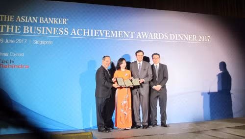 Vietcombank reçoit trois prix internationaux ảnh 1