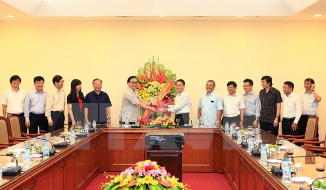 Le secrétaire du Comité du Parti pour Hanoï rend visite à la VNA ảnh 1 Le secrétaire du Comité du Parti pour Hanoï rend visite à la VNA ảnh 1