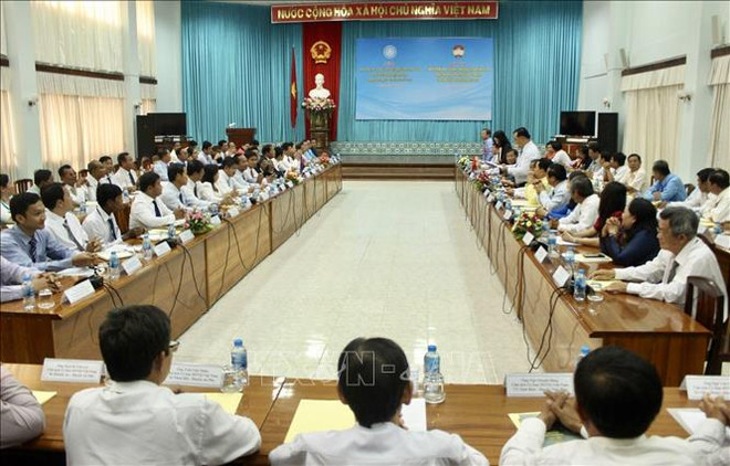 Des localités vietnamienne et cambodgienne s'unissent pour construire une frontière de paix ảnh 1 Des localités vietnamienne et cambodgienne s'unissent pour construire une frontière de paix ảnh 1