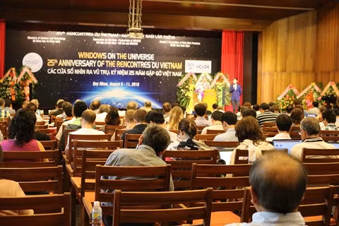 "Les fenêtres sur l’univers" en discussion à Quy Nhon ảnh 1