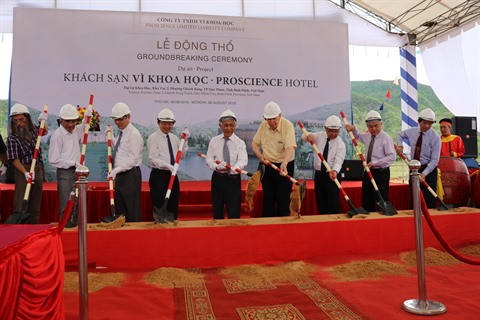 "Les fenêtres sur l’univers" en discussion à Quy Nhon ảnh 2