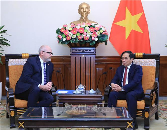 Le ministre vietnamien des AE reçoit le ministre australien du Commerce et de la Fabrication ảnh 1 Le ministre vietnamien des AE reçoit le ministre australien du Commerce et de la Fabrication ảnh 1