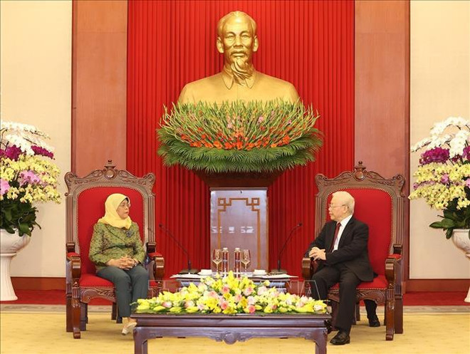 Le leader du PCV Nguyên Phu Trong reçoit la présidente singapourienne Halimah Yacob ảnh 1 Le leader du PCV Nguyên Phu Trong reçoit la présidente singapourienne Halimah Yacob ảnh 1