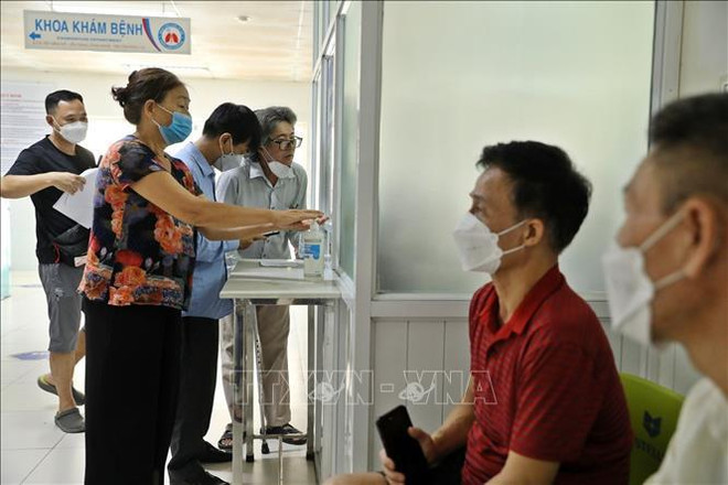 COVID-19: 371 nouveaux cas détectés le 10 octobre ảnh 1 COVID-19: 371 nouveaux cas détectés le 10 octobre ảnh 1