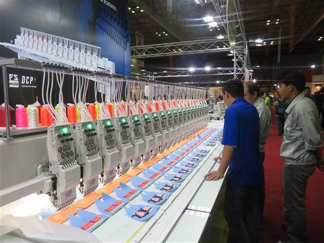 Textile : ouverture de l’exposition internationale HanoiTex 2018 ảnh 1