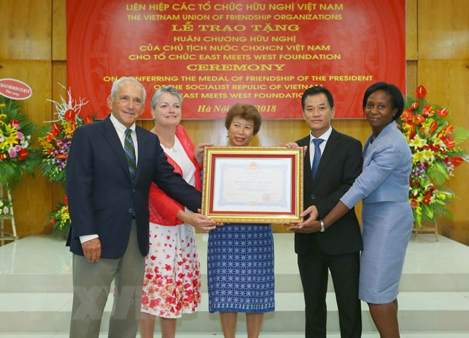 L'ONG américaine East Meets West Foundation à l'honneur ảnh 1 L'ONG américaine East Meets West Foundation à l'honneur ảnh 1