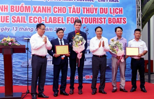 Deux paquebots de croisière à Ha Long reçoivent le label écologique "Voile verte" ảnh 1 Deux paquebots de croisière à Ha Long reçoivent le label écologique "Voile verte" ảnh 1
