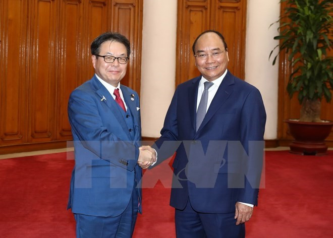 Le PM Nguyen Xuan Phuc reçoit le ministre japonais de l'Économie ảnh 1 Le PM Nguyen Xuan Phuc reçoit le ministre japonais de l'Économie ảnh 1