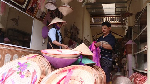 À Chuông, le village qui préserve la quintessence du nón ảnh 4 À Chuông, le village qui préserve la quintessence du nón ảnh 4