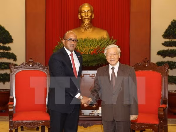 L'ambassadeur cubain s'engage à renforcer ses liens avec le Vietnam ảnh 1