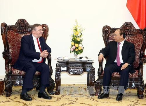 Le PM Nguyên Xuân Phuc salue les liens avec le Japon et la Hongrie ảnh 2 Le PM Nguyên Xuân Phuc salue les liens avec le Japon et la Hongrie ảnh 2