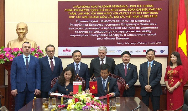 Le Vietnam et la Biélorussie signent des contrats commerciaux ảnh 1 Le Vietnam et la Biélorussie signent des contrats commerciaux ảnh 1
