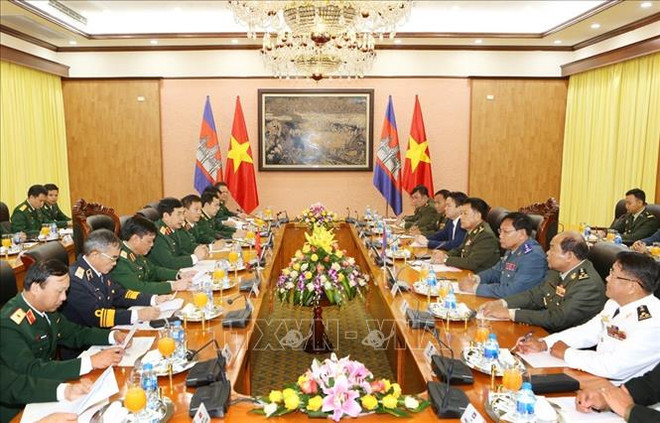 Le commandant en chef de l’Armée royale cambodgienne en visite officielle au Vietnam ảnh 1 Le commandant en chef de l’Armée royale cambodgienne en visite officielle au Vietnam ảnh 1